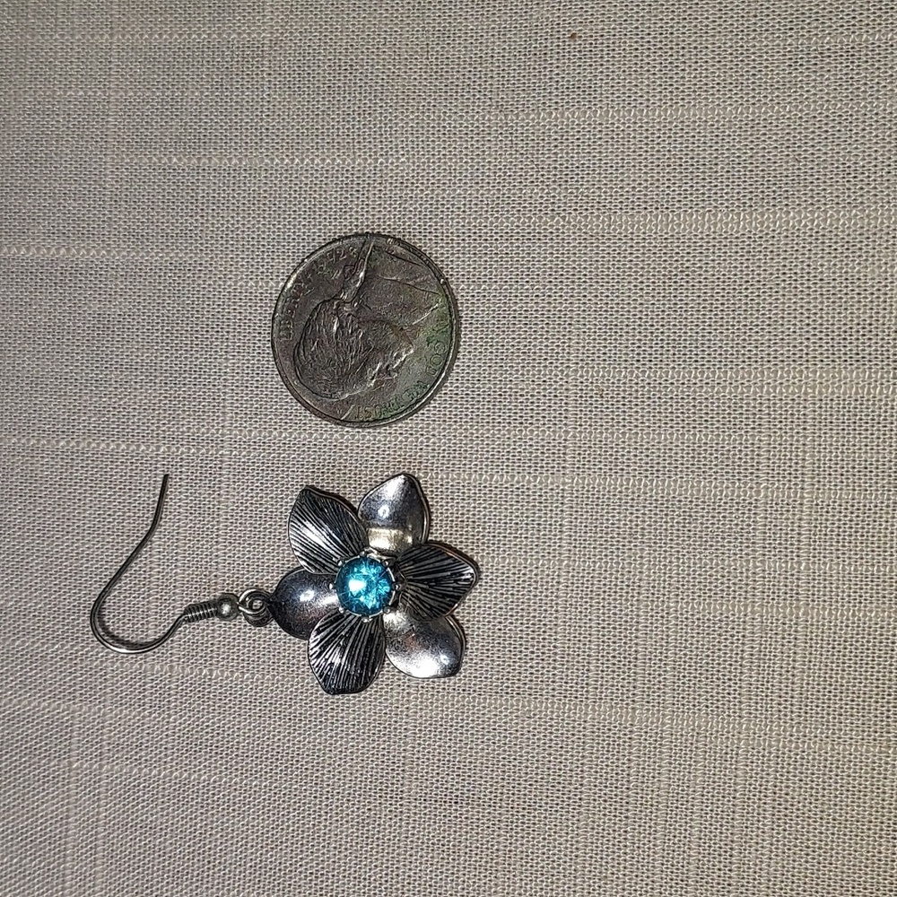 Premier Designs Garden Gate Earrings - Picture 7 of 7